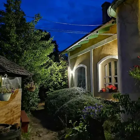 Villa-magdi Vendeghaz Guest house *