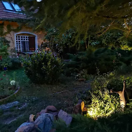 بيت ضيافة Villa-magdi Vendeghaz Révfülöp