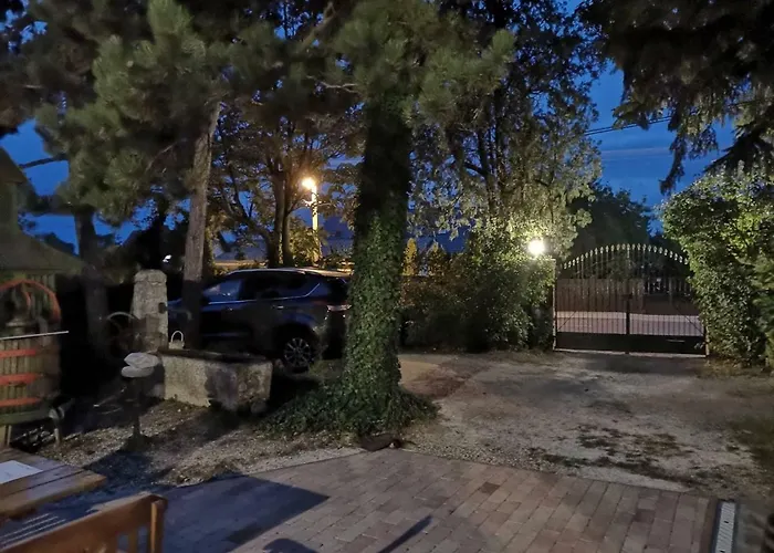 Villa-magdi Vendeghaz רבפולופ